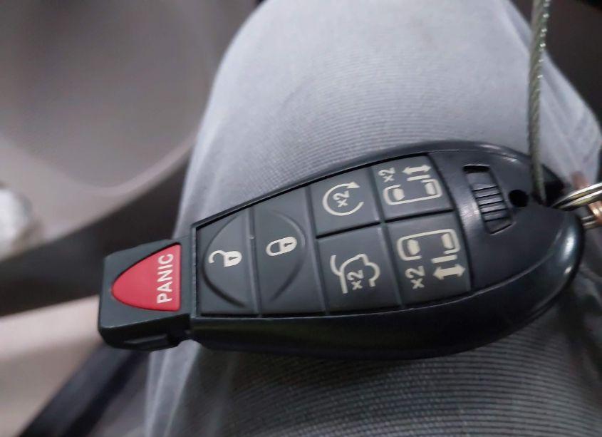 Photo 11 of 2014 Chrysler Town & COUNTRY TOURING-L 30TH ANNIVERSARY (VIN 2C4RC1CGXER249710)