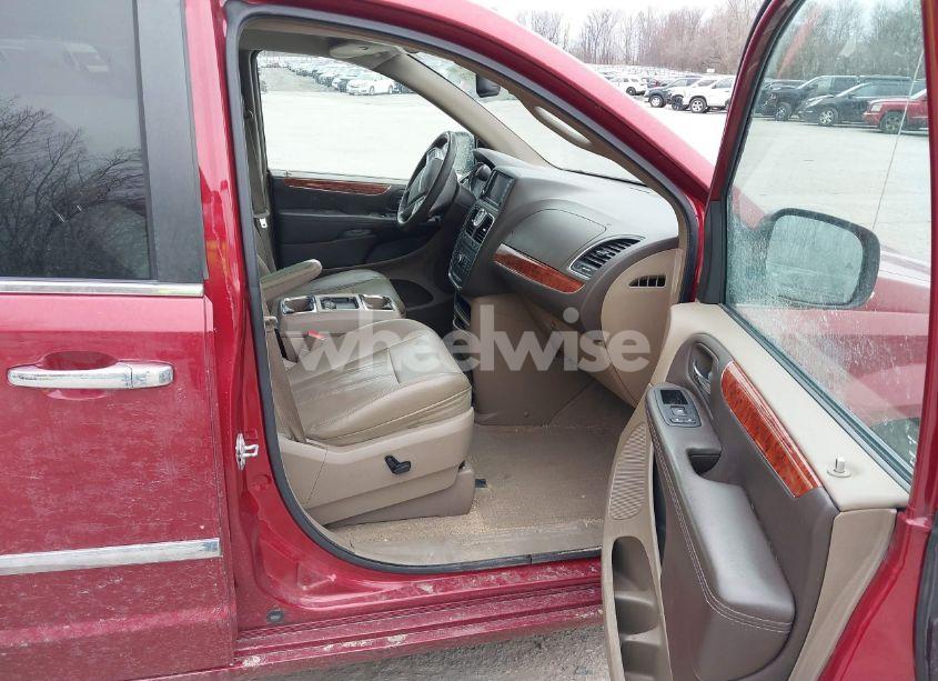 Photo 5 of 2015 Chrysler Town & COUNTRY TOURING-L (VIN 2C4RC1CGXFR526616)