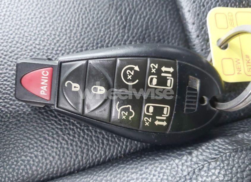 Photo 11 of 2015 Chrysler Town & COUNTRY TOURING-L (VIN 2C4RC1CGXFR674944)