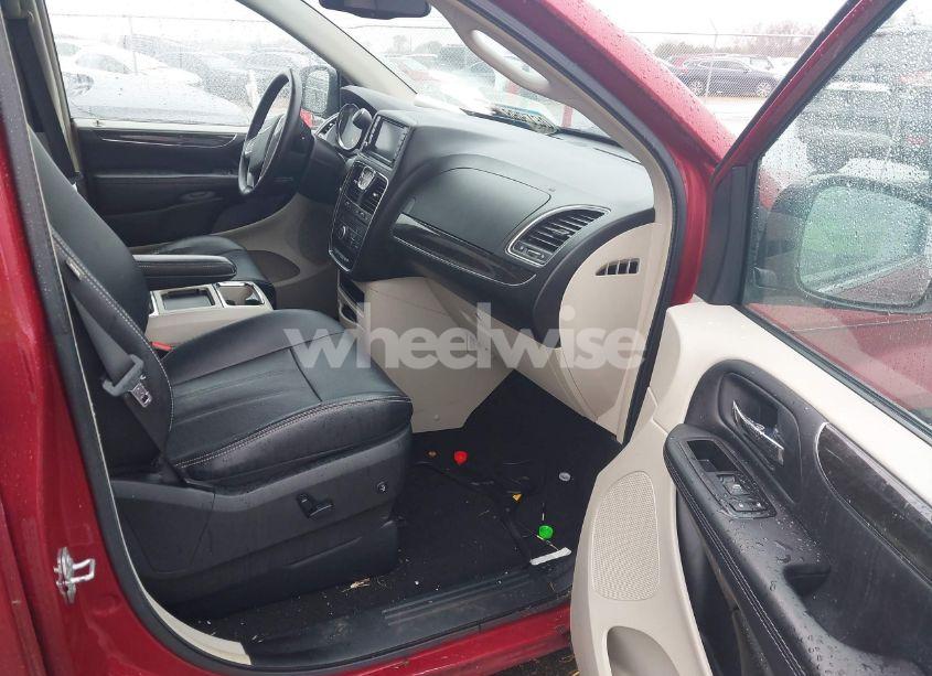 Photo 5 of 2015 Chrysler Town & COUNTRY TOURING-L (VIN 2C4RC1CGXFR674944)