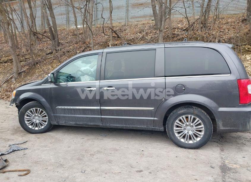 Photo 15 of 2015 Chrysler Town & COUNTRY TOURING-L (VIN 2C4RC1CGXFR731384)