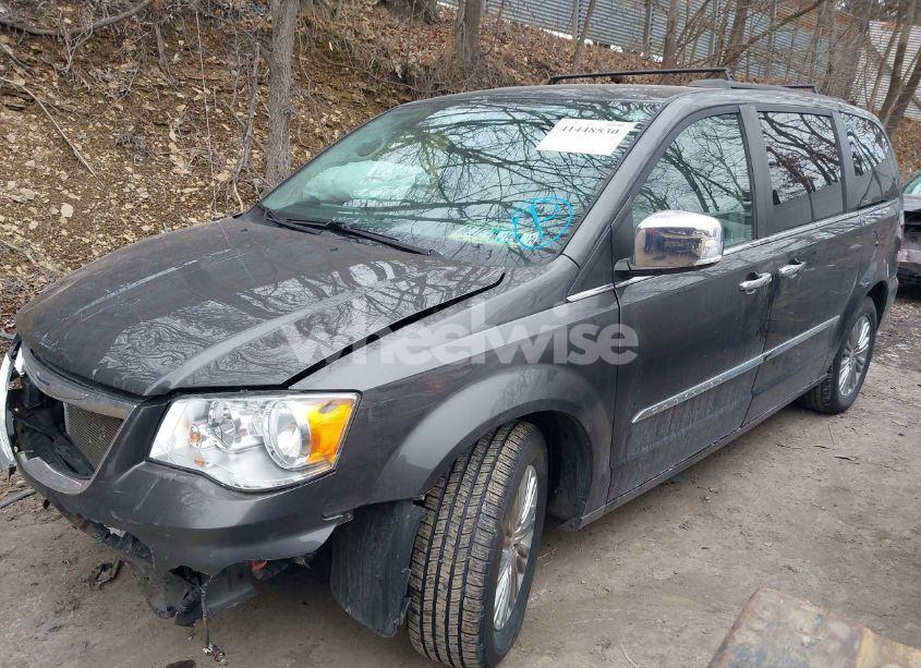 Photo 2 of 2015 Chrysler Town & COUNTRY TOURING-L (VIN 2C4RC1CGXFR731384)