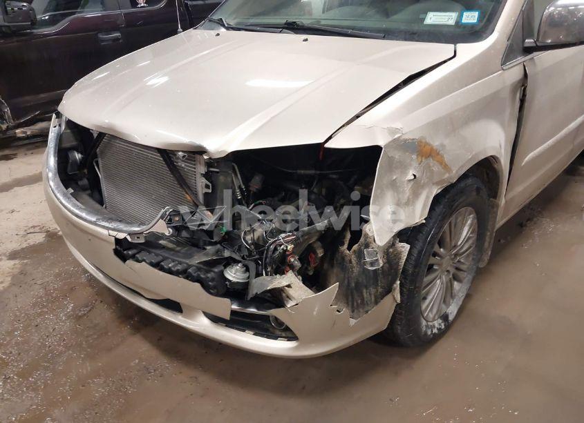 Photo 6 of 2015 Chrysler Town & COUNTRY TOURING-L (VIN 2C4RC1CGXFR754602)