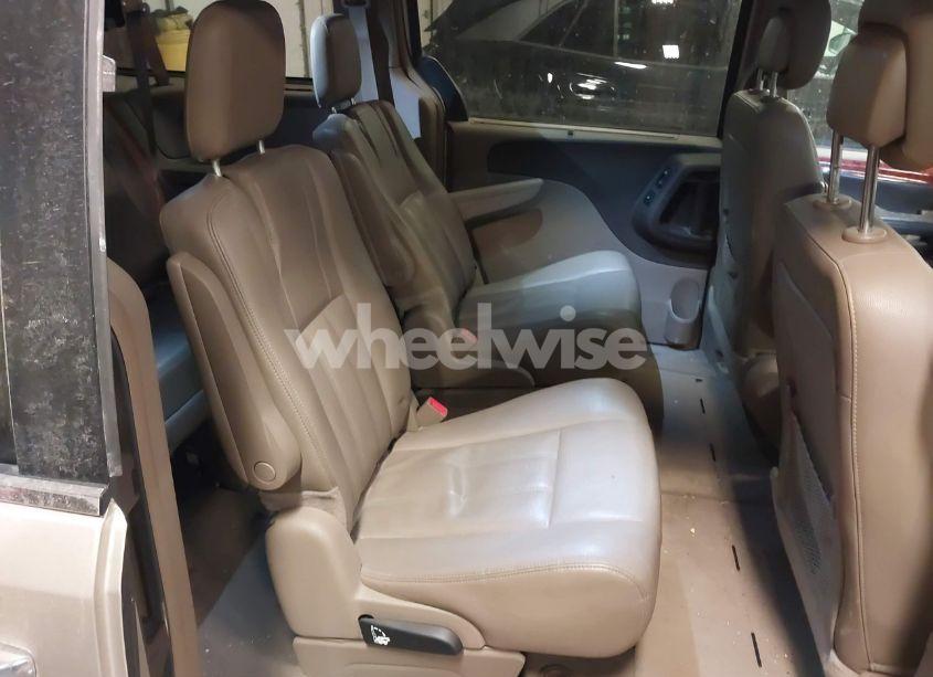 Photo 8 of 2015 Chrysler Town & COUNTRY TOURING-L (VIN 2C4RC1CGXFR754602)