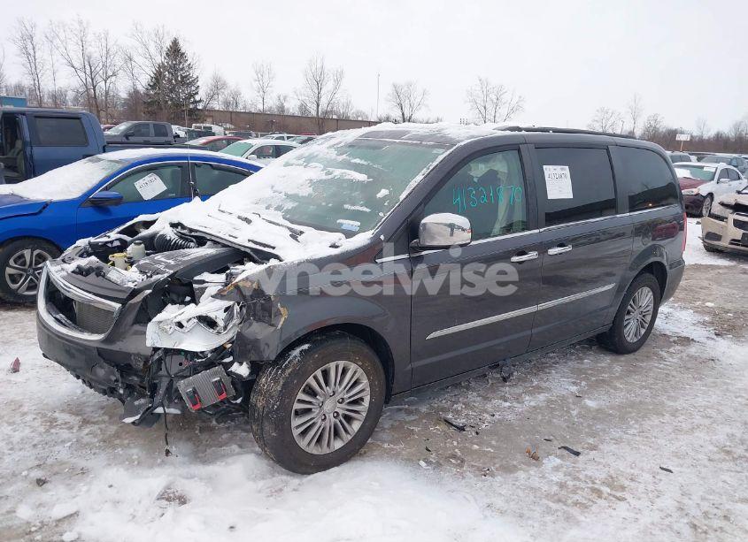 Photo 2 of 2016 Chrysler Town & COUNTRY TOURING-L ANNIVERSARY EDITION (VIN 2C4RC1CGXGR166538)