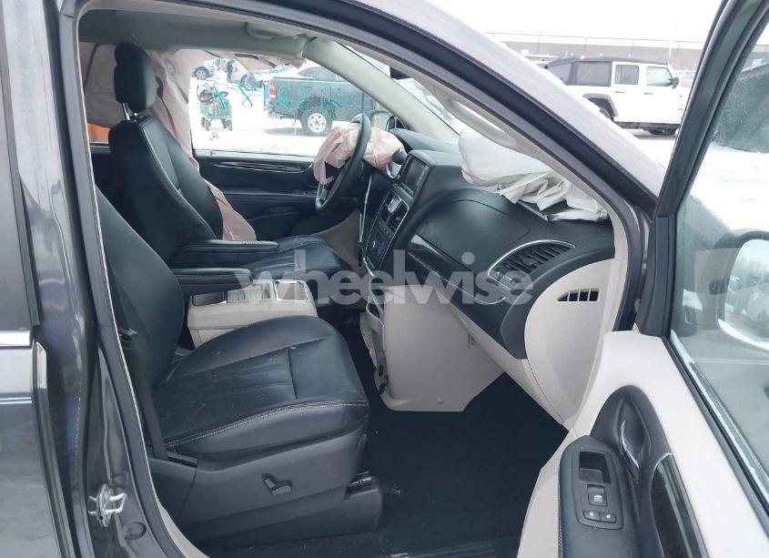 Photo 5 of 2016 Chrysler Town & COUNTRY TOURING-L ANNIVERSARY EDITION (VIN 2C4RC1CGXGR166538)