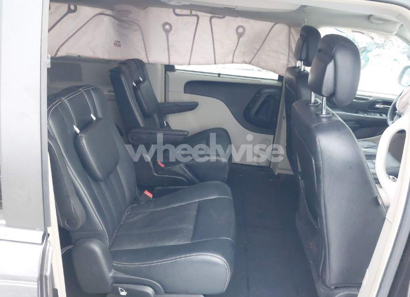 Photo 8 of 2016 Chrysler Town & COUNTRY TOURING-L ANNIVERSARY EDITION (VIN 2C4RC1CGXGR166538)