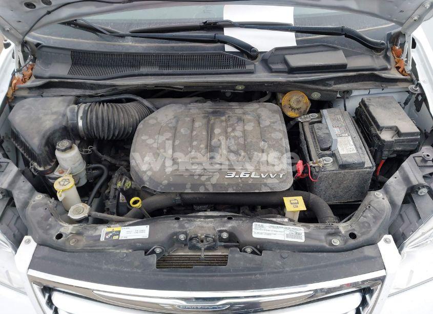 Photo 10 of 2016 Chrysler Town & COUNTRY TOURING-L ANNIVERSARY EDITION (VIN 2C4RC1CGXGR302974)