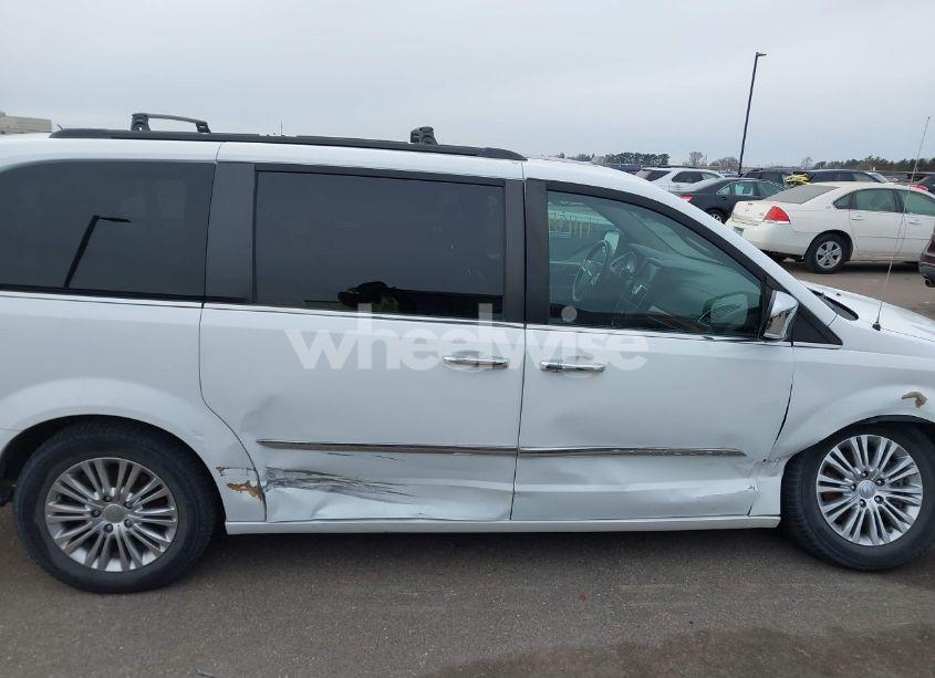 Photo 13 of 2016 Chrysler Town & COUNTRY TOURING-L ANNIVERSARY EDITION (VIN 2C4RC1CGXGR302974)