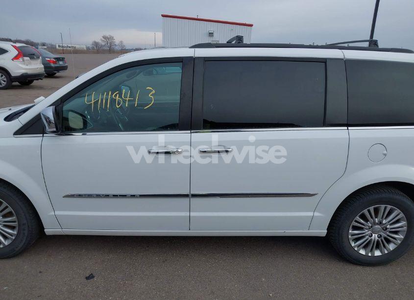 Photo 14 of 2016 Chrysler Town & COUNTRY TOURING-L ANNIVERSARY EDITION (VIN 2C4RC1CGXGR302974)