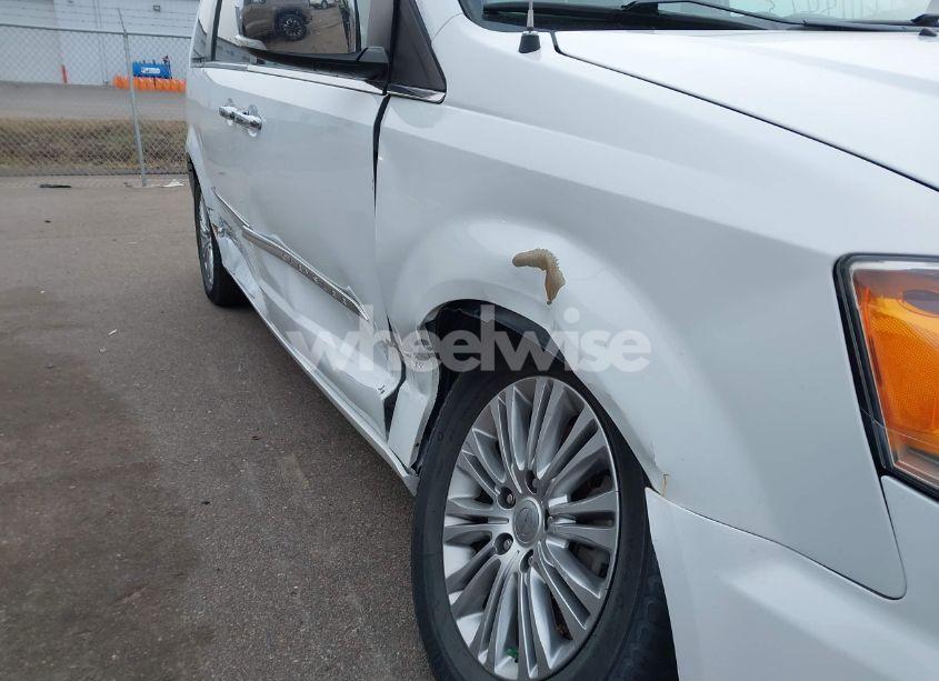 Photo 17 of 2016 Chrysler Town & COUNTRY TOURING-L ANNIVERSARY EDITION (VIN 2C4RC1CGXGR302974)