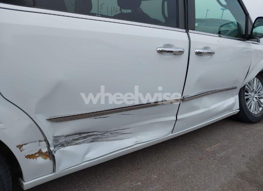 Photo 18 of 2016 Chrysler Town & COUNTRY TOURING-L ANNIVERSARY EDITION (VIN 2C4RC1CGXGR302974)