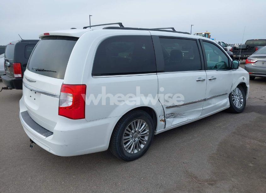 Photo 4 of 2016 Chrysler Town & COUNTRY TOURING-L ANNIVERSARY EDITION (VIN 2C4RC1CGXGR302974)