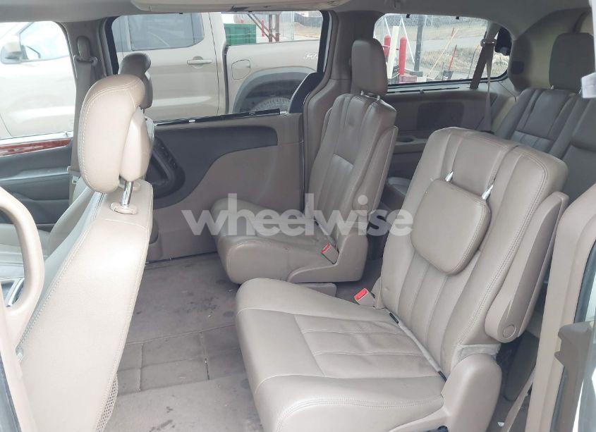 Photo 8 of 2016 Chrysler Town & COUNTRY TOURING-L ANNIVERSARY EDITION (VIN 2C4RC1CGXGR302974)