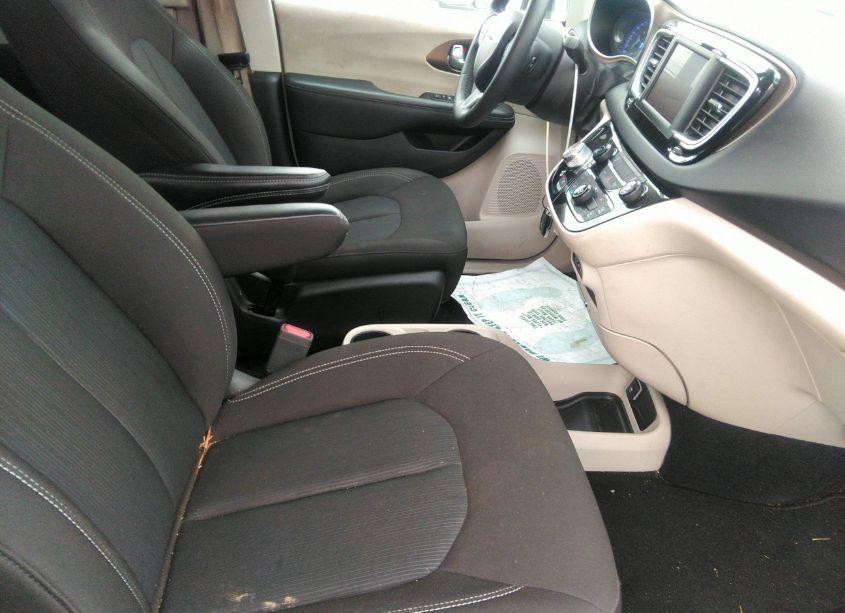 Photo 5 of 2023 Chrysler Voyager LX (VIN 2C4RC1CGXPR576840)