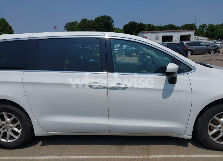 Photo 13 of 2017 Chrysler Pacifica TOURING (VIN 2C4RC1DG0HR531597)