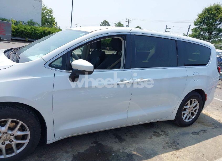 Photo 14 of 2017 Chrysler Pacifica TOURING (VIN 2C4RC1DG0HR531597)