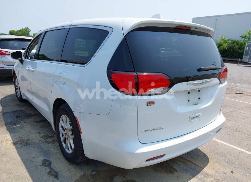 Photo 3 of 2017 Chrysler Pacifica TOURING (VIN 2C4RC1DG0HR531597)