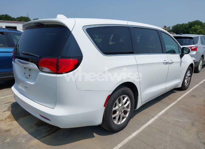 Photo 4 of 2017 Chrysler Pacifica TOURING (VIN 2C4RC1DG0HR531597)