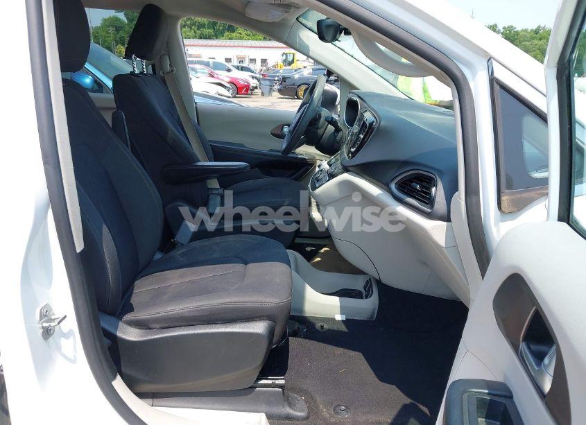 Photo 5 of 2017 Chrysler Pacifica TOURING (VIN 2C4RC1DG0HR531597)