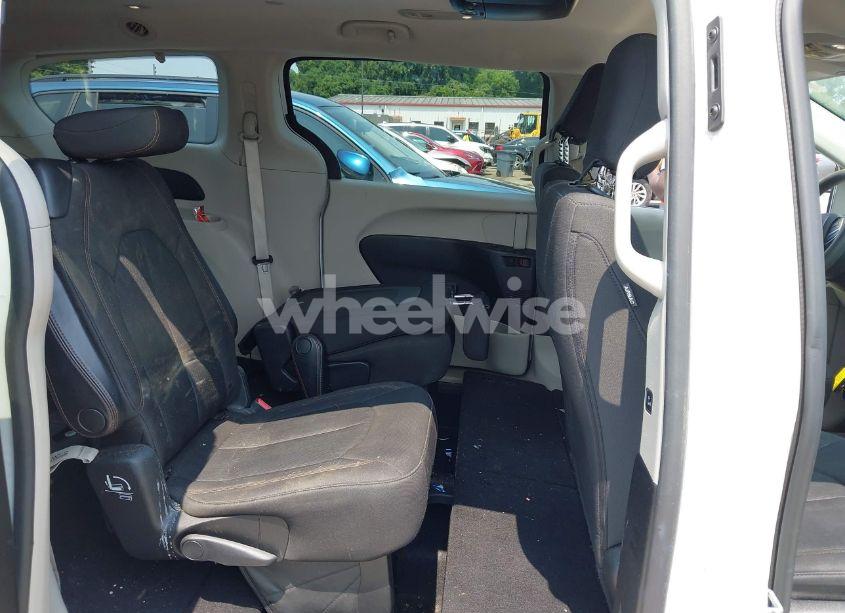 Photo 8 of 2017 Chrysler Pacifica TOURING (VIN 2C4RC1DG0HR531597)