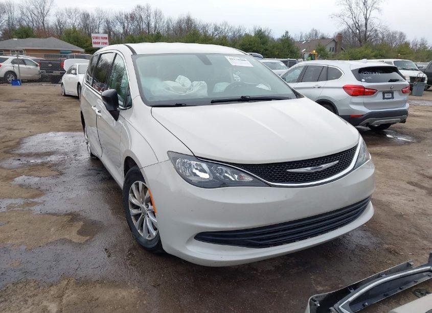 2017 Chrysler Pacifica TOURING (VIN 2C4RC1DG0HR552546) main photo