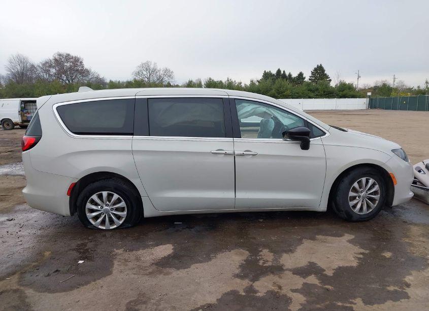 Photo 14 of 2017 Chrysler Pacifica TOURING (VIN 2C4RC1DG0HR552546)