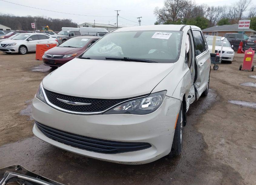 Photo 2 of 2017 Chrysler Pacifica TOURING (VIN 2C4RC1DG0HR552546)