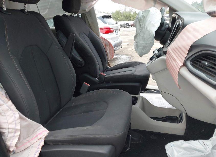 Photo 5 of 2017 Chrysler Pacifica TOURING (VIN 2C4RC1DG0HR552546)