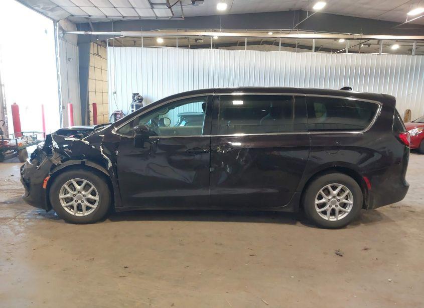 Photo 14 of 2017 Chrysler Pacifica TOURING (VIN 2C4RC1DG0HR571534)