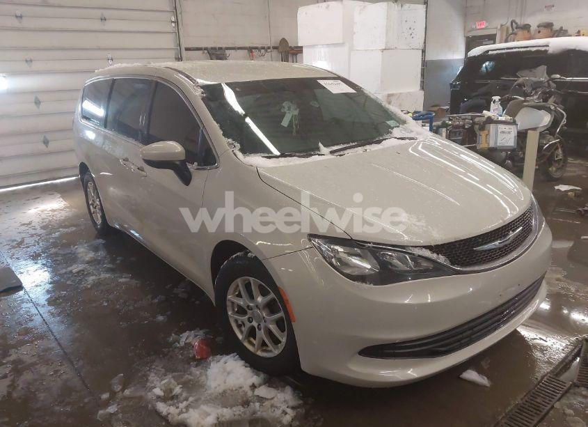 2017 Chrysler Pacifica TOURING (VIN 2C4RC1DG0HR695092) main photo