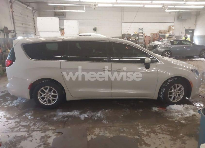 Photo 13 of 2017 Chrysler Pacifica TOURING (VIN 2C4RC1DG0HR695092)