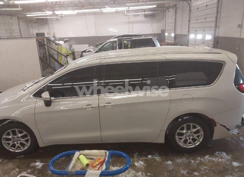 Photo 14 of 2017 Chrysler Pacifica TOURING (VIN 2C4RC1DG0HR695092)