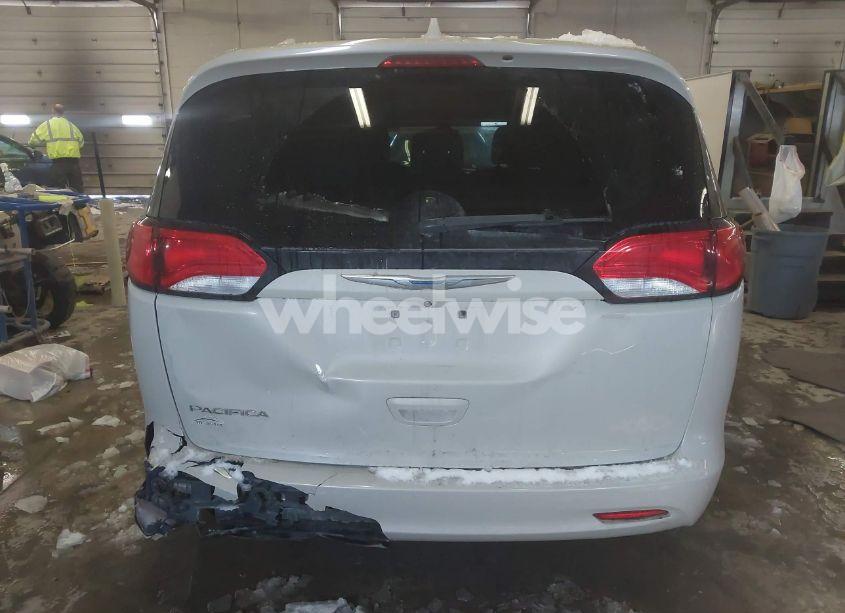 Photo 16 of 2017 Chrysler Pacifica TOURING (VIN 2C4RC1DG0HR695092)