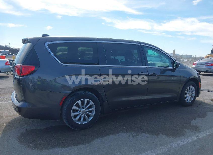 Photo 14 of 2017 Chrysler Pacifica TOURING (VIN 2C4RC1DG1HR521631)