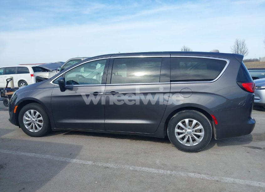 Photo 15 of 2017 Chrysler Pacifica TOURING (VIN 2C4RC1DG1HR521631)