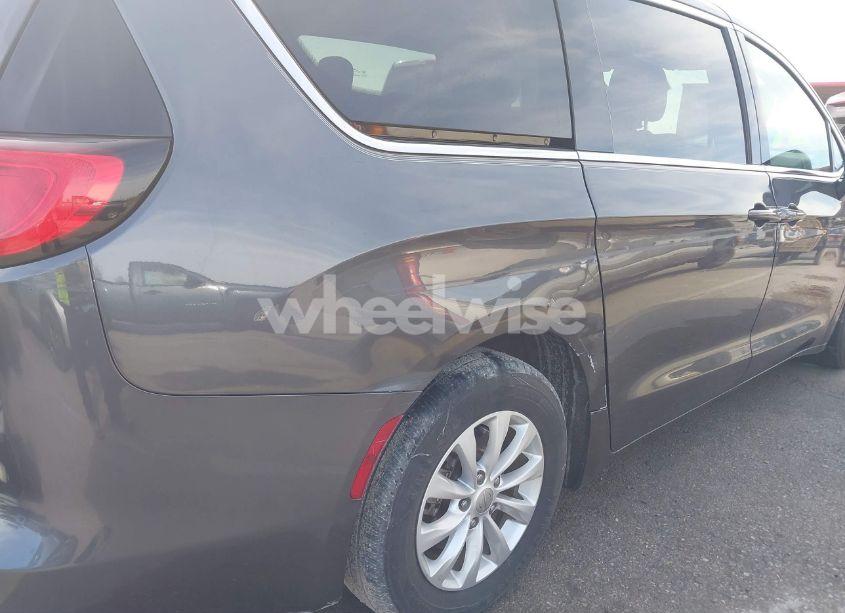 Photo 6 of 2017 Chrysler Pacifica TOURING (VIN 2C4RC1DG1HR521631)