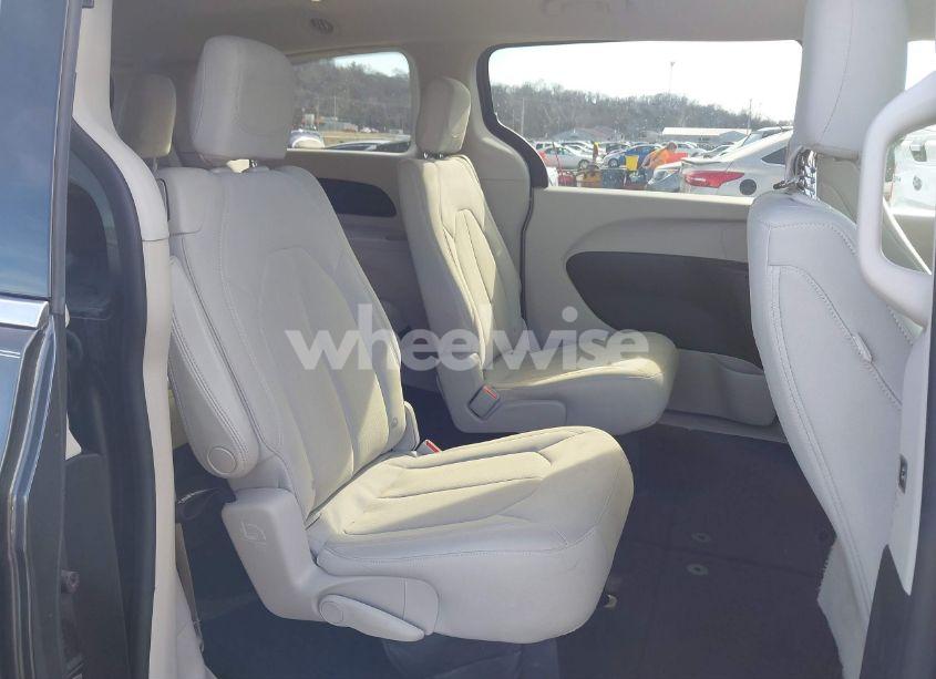 Photo 8 of 2017 Chrysler Pacifica TOURING (VIN 2C4RC1DG1HR521631)