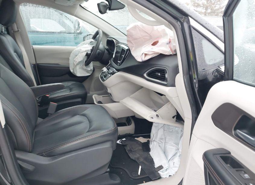 Photo 5 of 2017 Chrysler Pacifica TOURING (VIN 2C4RC1DG1HR730013)