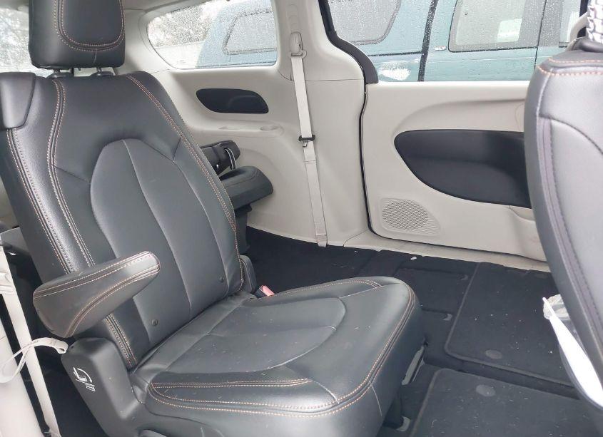 Photo 8 of 2017 Chrysler Pacifica TOURING (VIN 2C4RC1DG1HR730013)