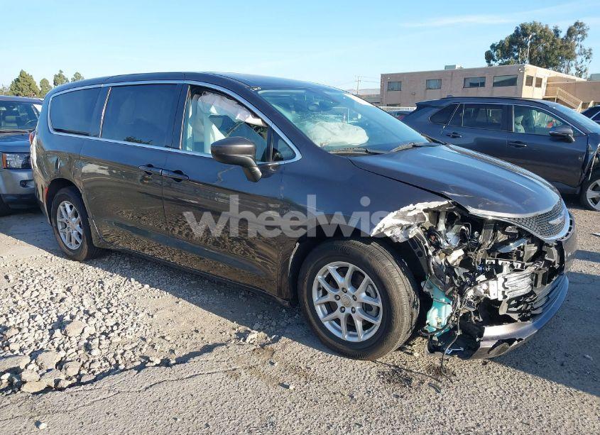 2019 Chrysler Pacifica TOURING (VIN 2C4RC1DG1KR700792) main photo
