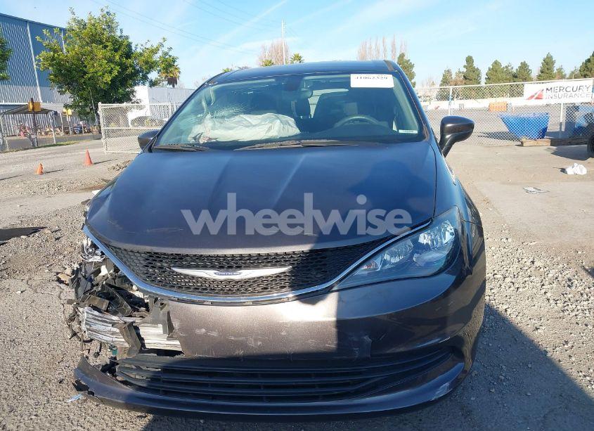 Photo 12 of 2019 Chrysler Pacifica TOURING (VIN 2C4RC1DG1KR700792)