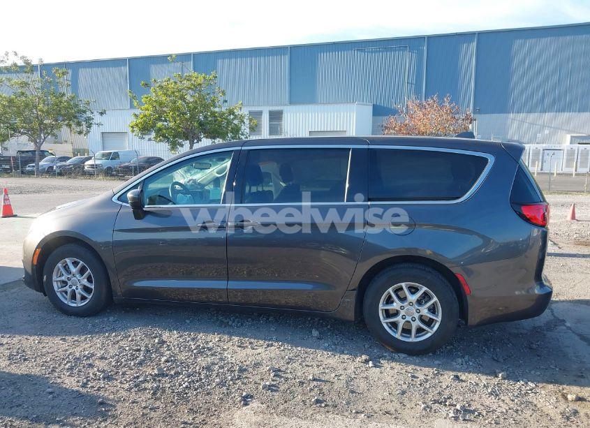 Photo 14 of 2019 Chrysler Pacifica TOURING (VIN 2C4RC1DG1KR700792)