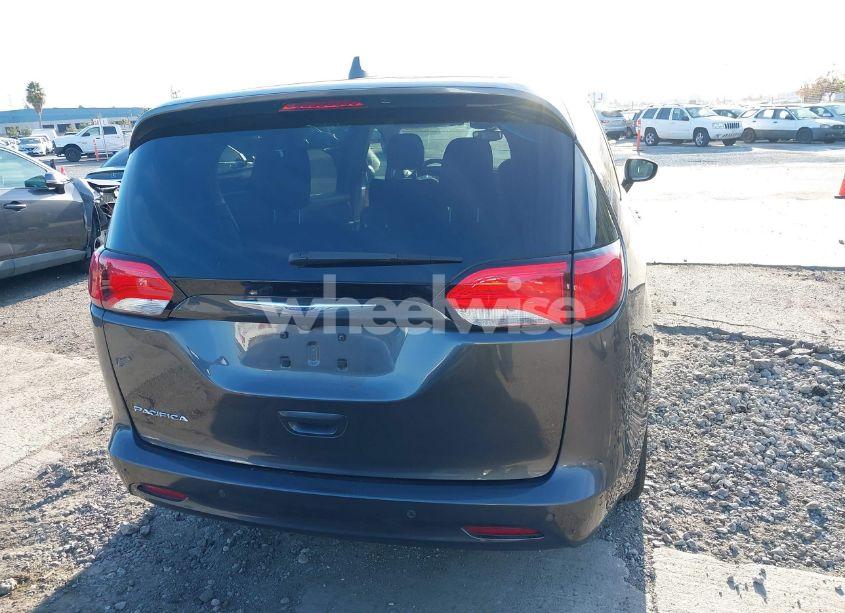 Photo 16 of 2019 Chrysler Pacifica TOURING (VIN 2C4RC1DG1KR700792)