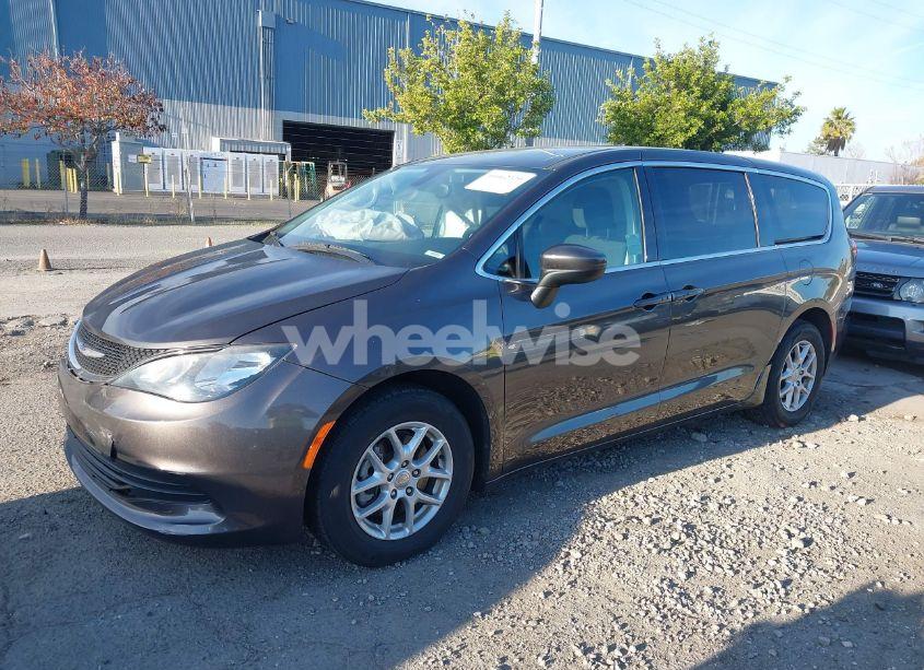 Photo 2 of 2019 Chrysler Pacifica TOURING (VIN 2C4RC1DG1KR700792)