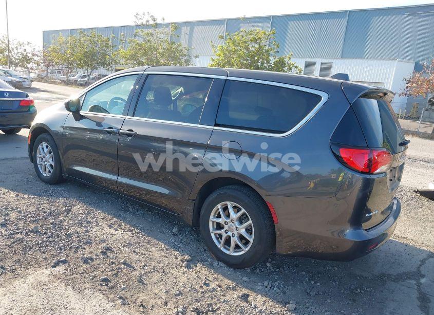 Photo 3 of 2019 Chrysler Pacifica TOURING (VIN 2C4RC1DG1KR700792)