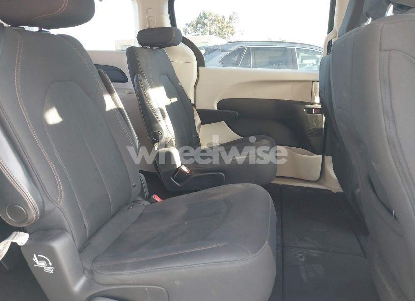 Photo 8 of 2019 Chrysler Pacifica TOURING (VIN 2C4RC1DG1KR700792)