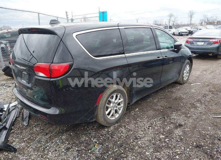 Photo 4 of 2017 Chrysler Pacifica TOURING (VIN 2C4RC1DG2HR642829)