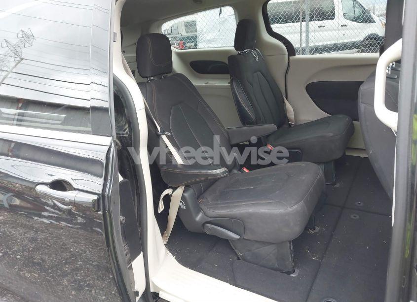 Photo 8 of 2017 Chrysler Pacifica TOURING (VIN 2C4RC1DG2HR642829)