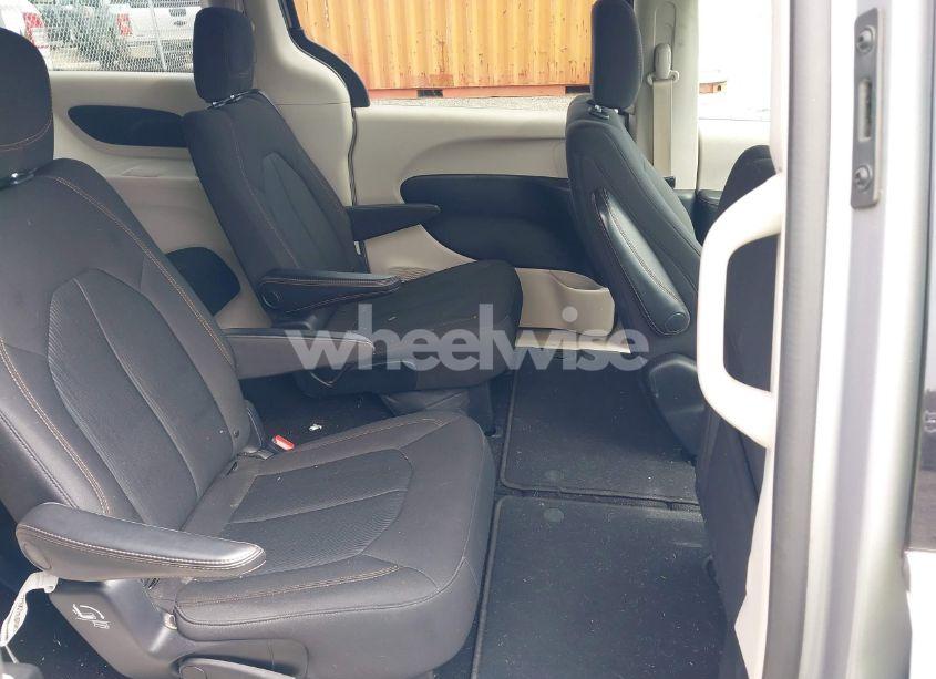 Photo 8 of 2017 Chrysler Pacifica TOURING (VIN 2C4RC1DG2HR708960)